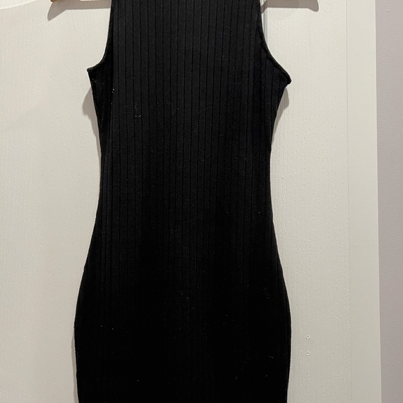 Bodycon Dynamite Dress in Black - Picture 2 of 3